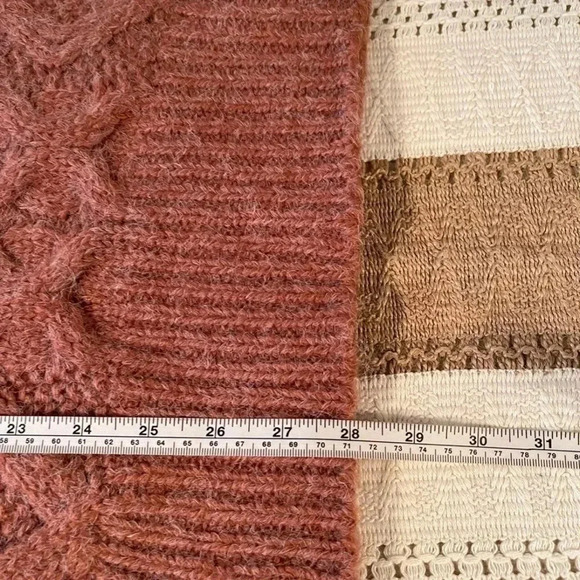 Wishlist Chunky Knit sweater. Thick, warm and cozy. 
Size: M/L - Picture 9 of 11